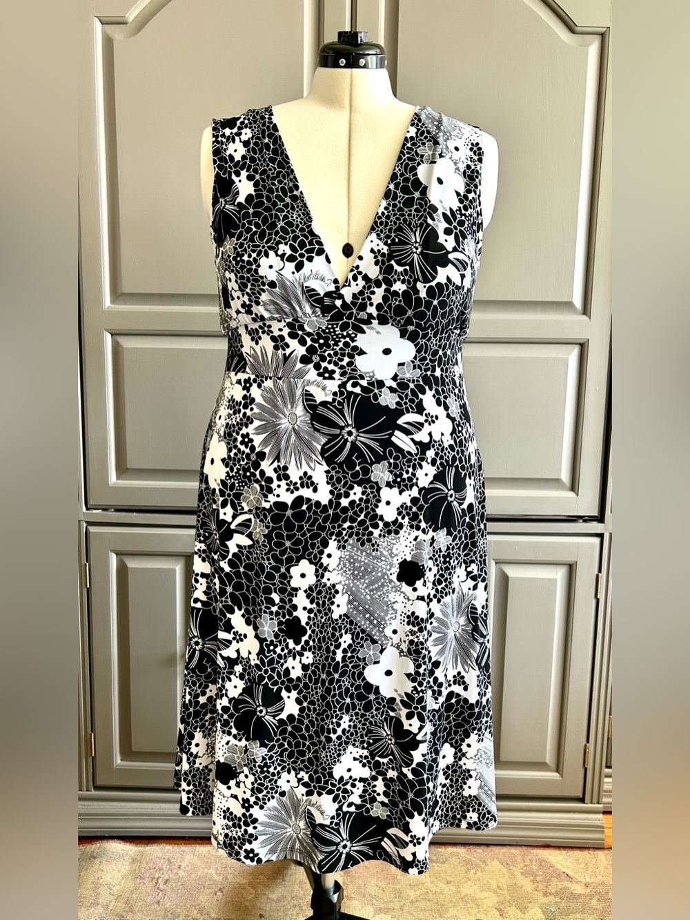 Black & White Floral V-Neck Dress